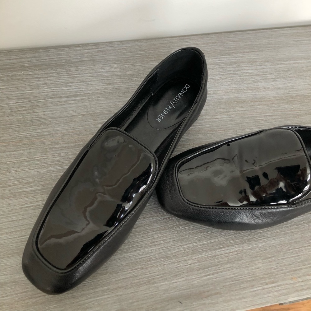 NWOB Donald Pliner patent leather loafers size 6